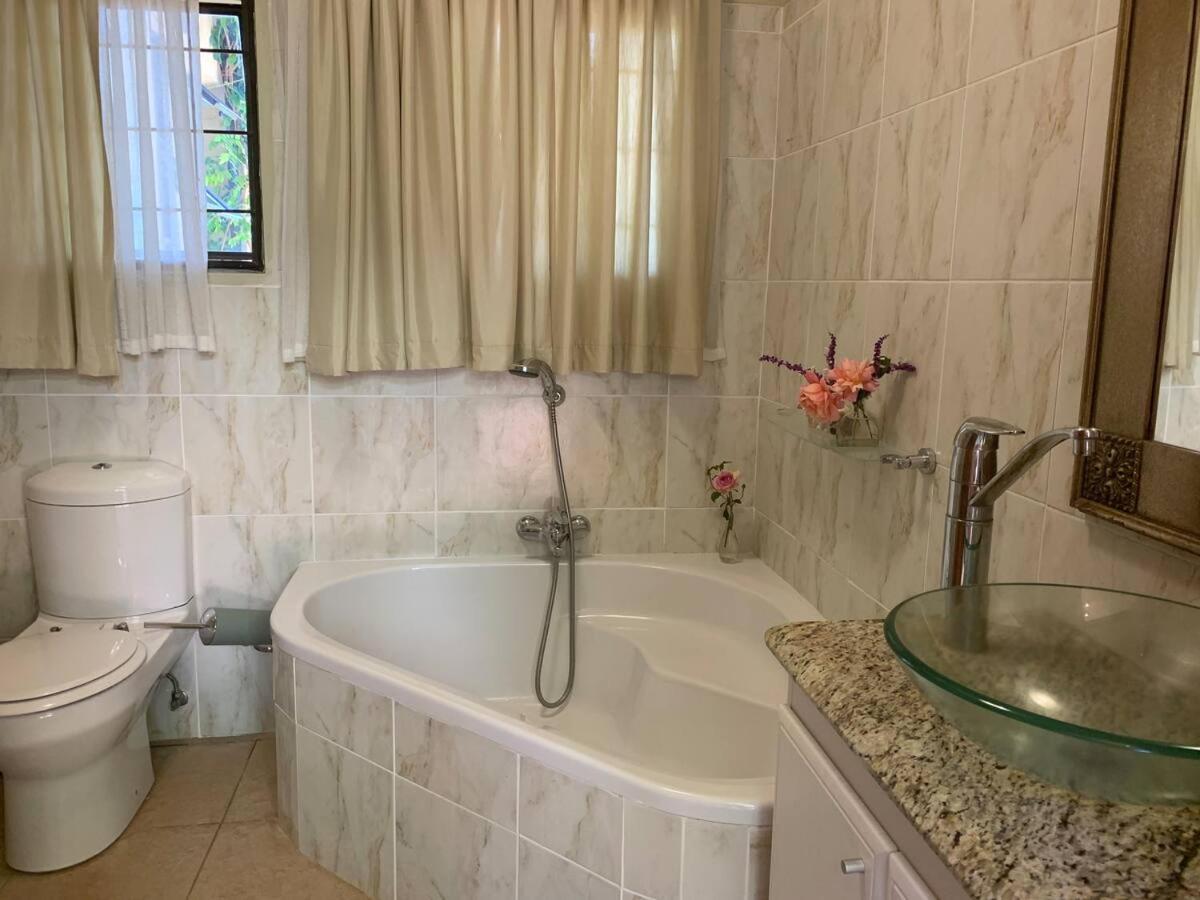 Mountain Rose Guesthouse Louis Trichardt Bagian luar foto