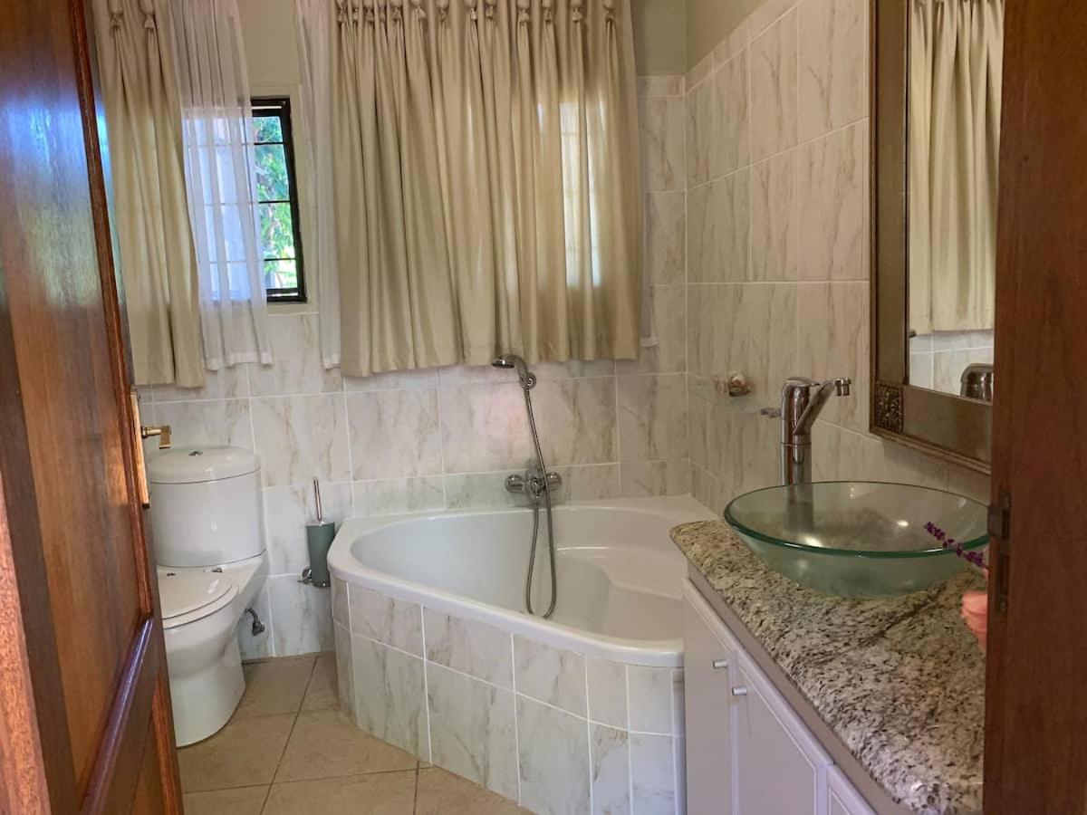 Mountain Rose Guesthouse Louis Trichardt Bagian luar foto
