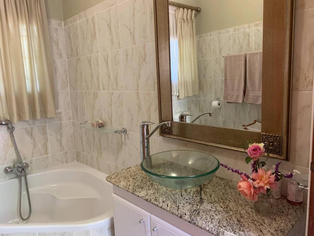Mountain Rose Guesthouse Louis Trichardt Bagian luar foto