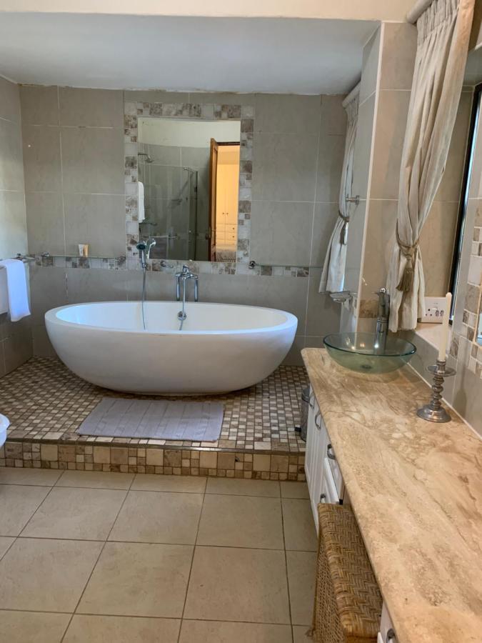 Mountain Rose Guesthouse Louis Trichardt Bagian luar foto