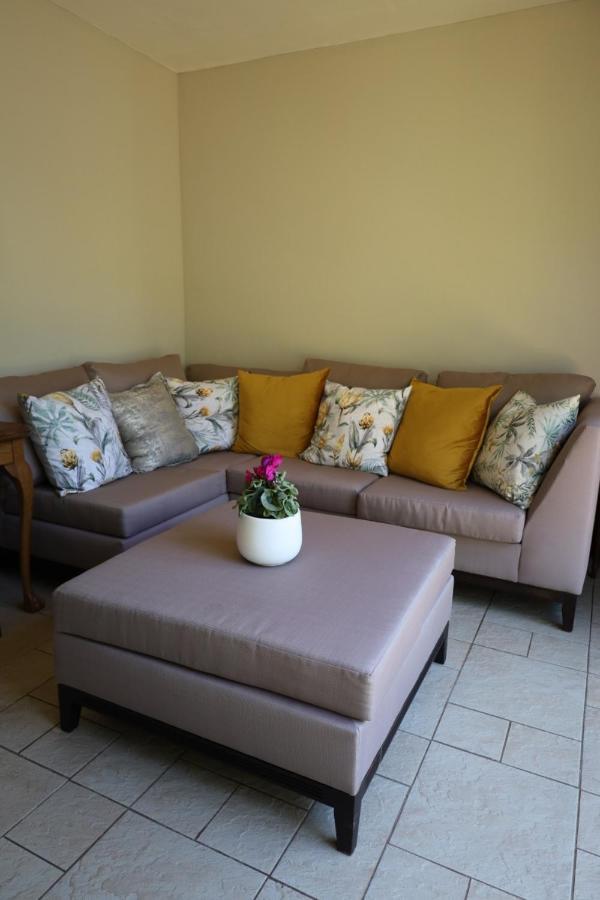 Mountain Rose Guesthouse Louis Trichardt Bagian luar foto